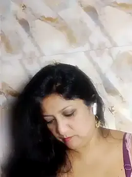 Evie – webcam model profile photo Image 9