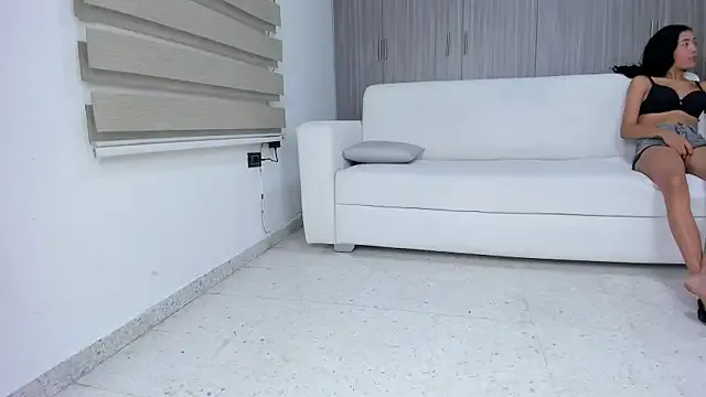 MelinaLuviani – webcam model profile photo Image 17