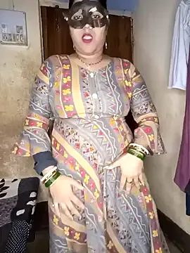 LeyahSummer – webcam model profile photo Image 4