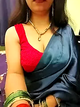 MiraKova – webcam model profile photo Image 6