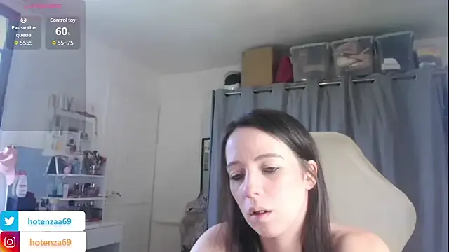 MiraKova – webcam model profile photo Image 5