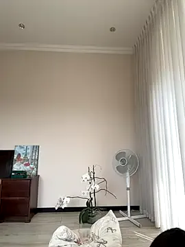 MelinaLuviani – webcam model profile photo Image 19