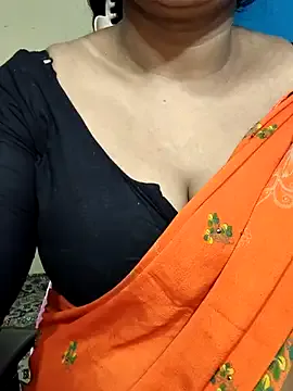 SherineNorth – webcam model profile photo Image 5