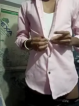 AishaHart – webcam model profile photo Image 6