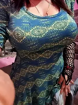 LaraCharm – webcam model profile photo Image 12