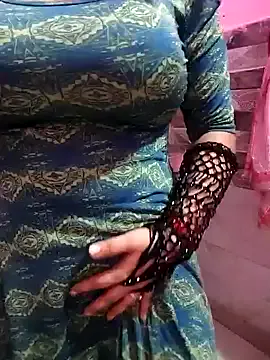 LaraCharm – webcam model profile photo Image 16