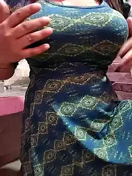 LaraCharm – webcam model profile photo Image 18