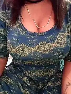 LaraCharm – webcam model profile photo Image 6