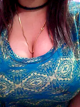 LaraCharm – webcam model profile photo Image 7