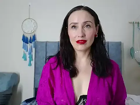 Bella – webcam model profile photo Image 15