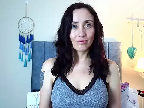 Bella – webcam model profile photo Image 19