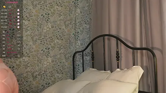 AriaSins – webcam model profile photo Image 2