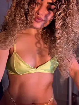 AdrianaAndrade – webcam model profile photo Image 3