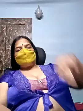 Bella – webcam model profile photo Image 8