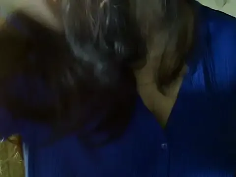 MiraKova – webcam model profile photo Image 6