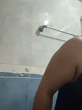 Dolce – webcam model profile photo Image 2