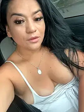 Dolce – webcam model profile photo Image 3