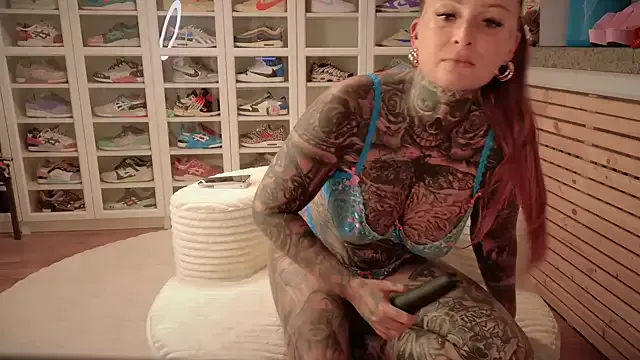 Bella – webcam model profile photo Image 11