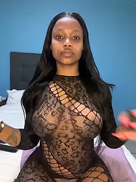 IzaBelle – webcam model profile photo Image 11