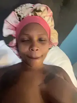 IzaBelle – webcam model profile photo Image 14