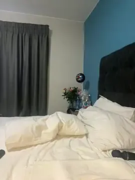 IzaBelle – webcam model profile photo Image 18