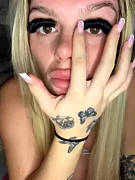 AnnieArias – webcam model profile photo Image 3