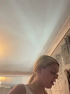 AnnieArias – webcam model profile photo Image 6