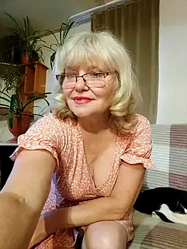 MiaWhitePink_ – webcam model profile photo Image 8