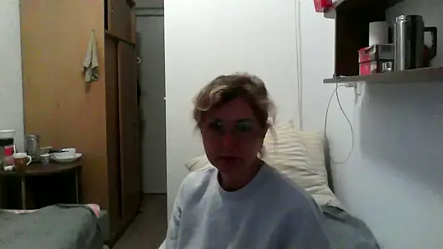 BelleLouiseVp – webcam model profile photo Image 8