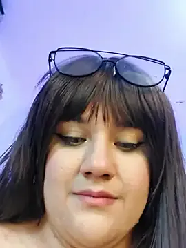 Carine – webcam model profile photo Image 13