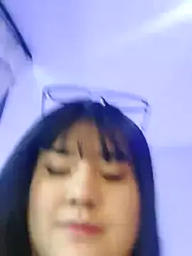 Carine – webcam model profile photo Image 14