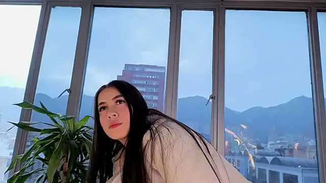 LallyRose – webcam model profile photo Image 5