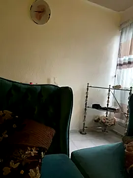 Carine – webcam model profile photo Image 18