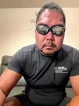 LaraCharm – webcam model profile photo Image 2