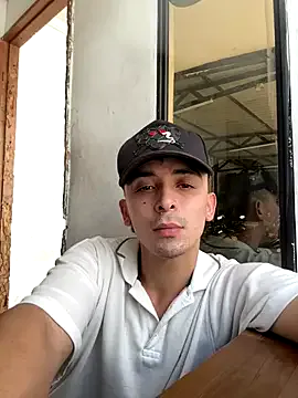 KateGale – webcam model profile photo Image 2