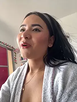 Dolce – webcam model profile photo Image 8