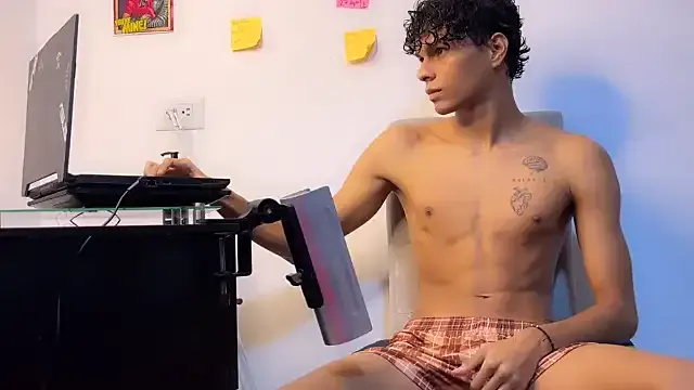 MelinaLuviani – webcam model profile photo Image 11