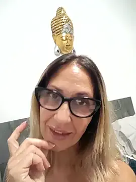 EsmeBrowm – webcam model profile photo Image 11