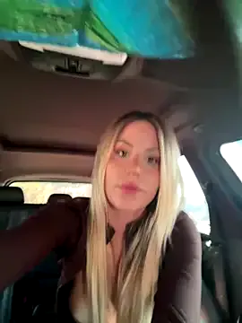 Dolce – webcam model profile photo Image 10