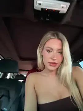 Dolce – webcam model profile photo Image 17