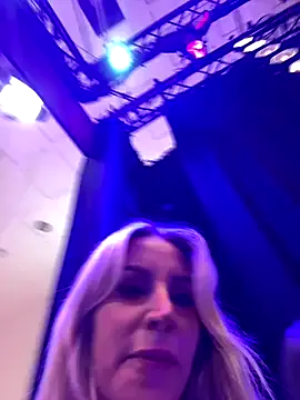 Dolce – webcam model profile photo Image 18