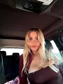 Dolce – webcam model profile photo Image 6