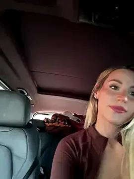 Dolce – webcam model profile photo Image 7