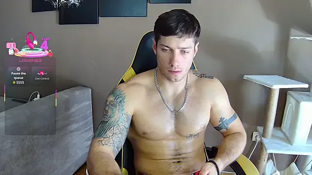 Brilliant-Kiss – webcam model profile photo Image 13