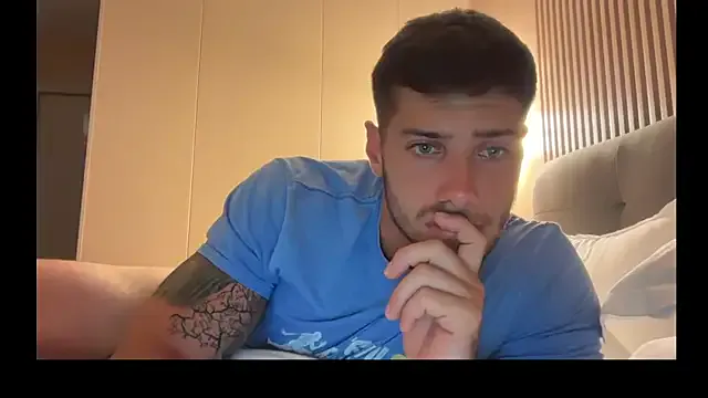 Brilliant-Kiss – webcam model profile photo Image 5