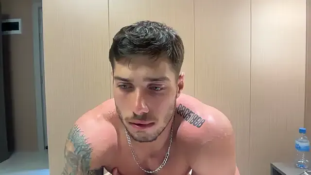 Brilliant-Kiss – webcam model profile photo Image 6