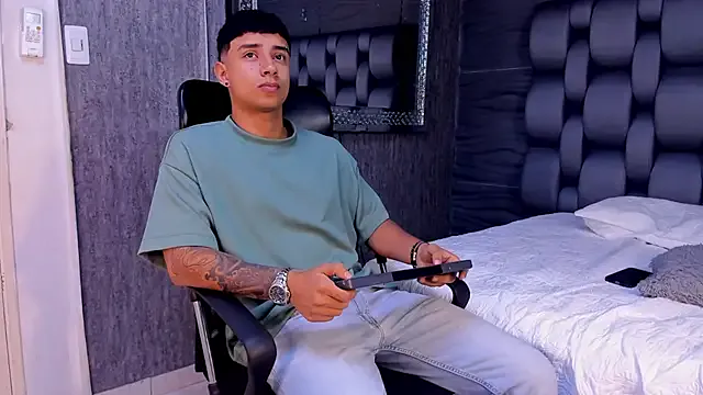 MollyBoston – webcam model profile photo Image 6