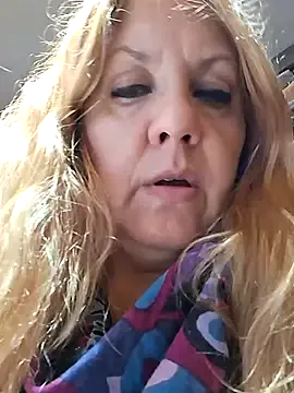 LeyahSummer – webcam model profile photo Image 3