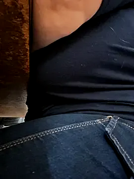 LeyahSummer – webcam model profile photo Image 7