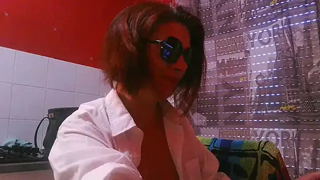 Dolce – webcam model profile photo Image 4